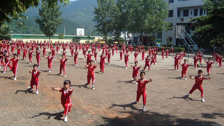 鸡公山少林武术学校幼儿高托班的生活条件好吗?