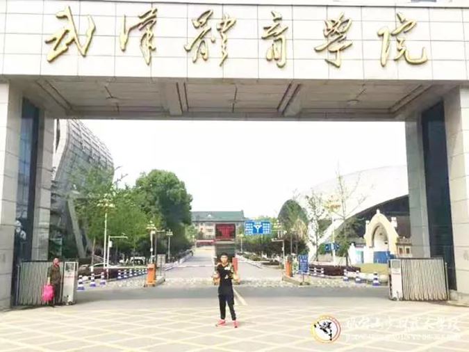 河南信阳鸡公山少林武校专题片一片丹心育人才