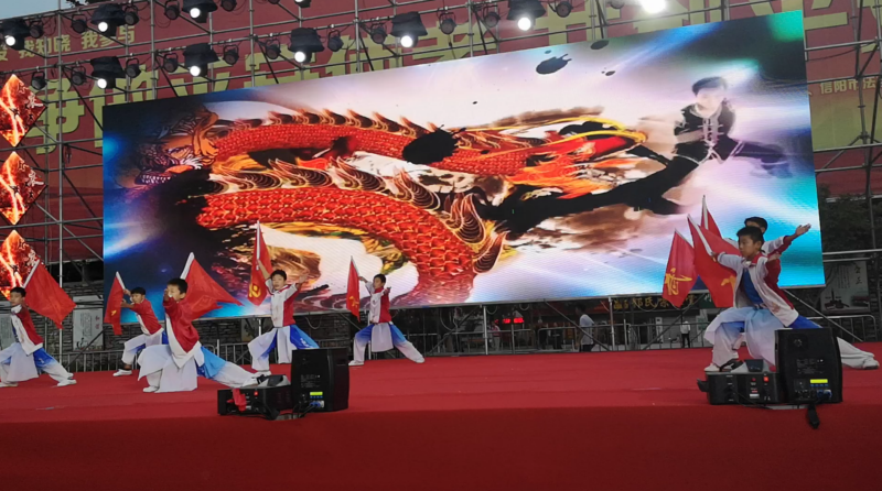 鸡公山少林武术学校参加平桥区庆祝中华人民共和国成立70周年广场文艺晚会